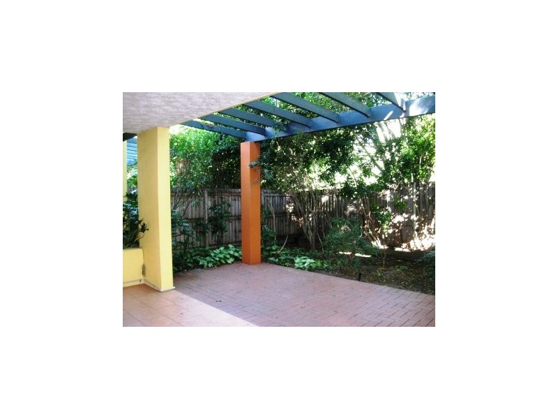 2/85-87 Victoria Tce, Greenslopes QLD 4120