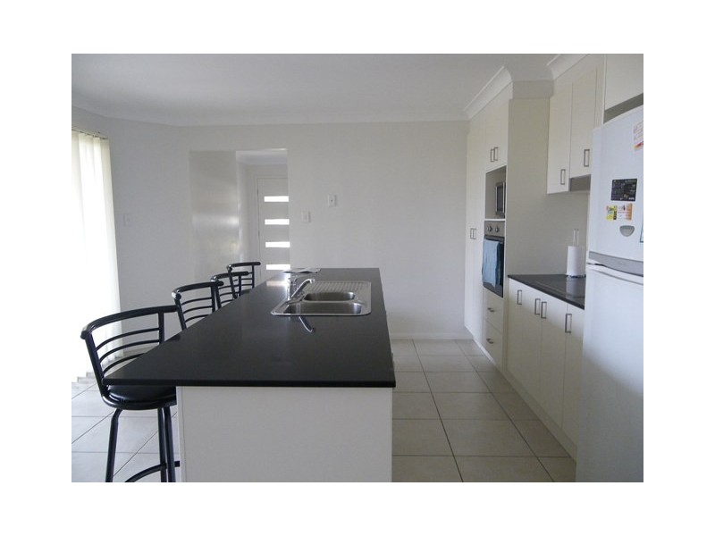 41 Lakes Entrance Drive, Springfield Lakes QLD 4300