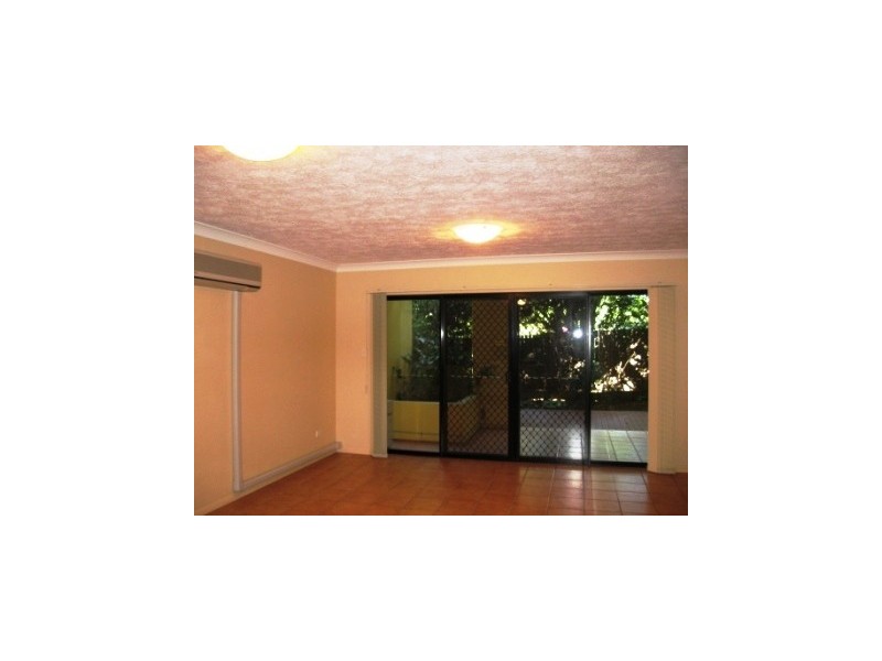 2/85-87 Victoria Tce, Greenslopes QLD 4120