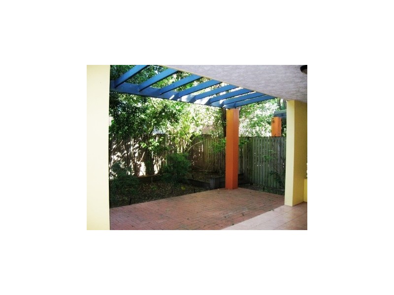 2/85-87 Victoria Tce, Greenslopes QLD 4120