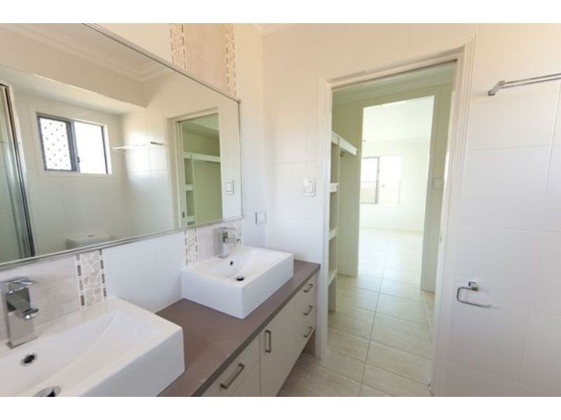 10 Pincer Court, Bushland Beach QLD 4818