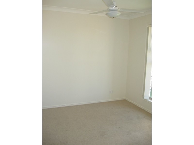 8 Oakvale Avenue, Holmview QLD 4207