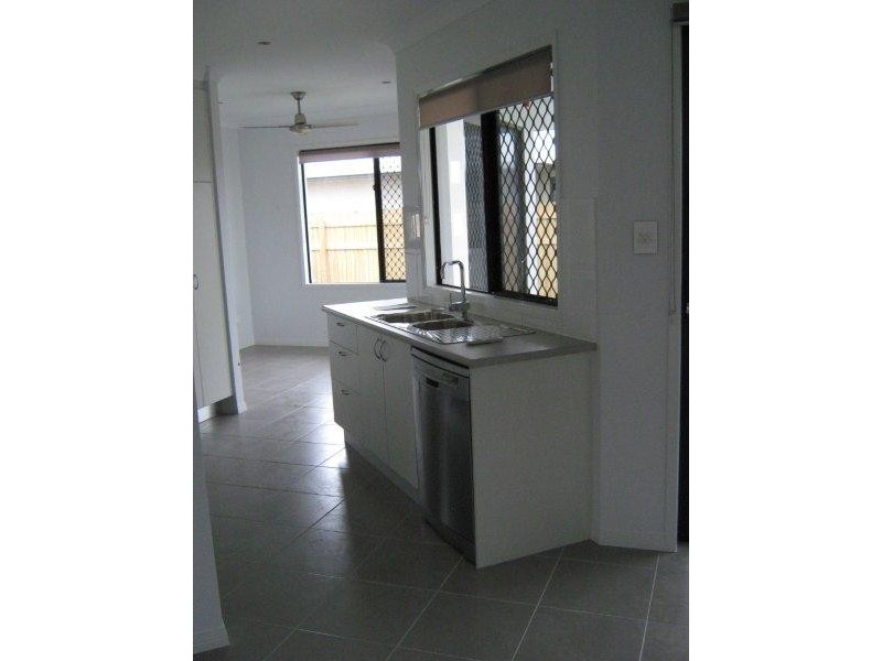 12 Nova Street, Mount Low QLD 4818