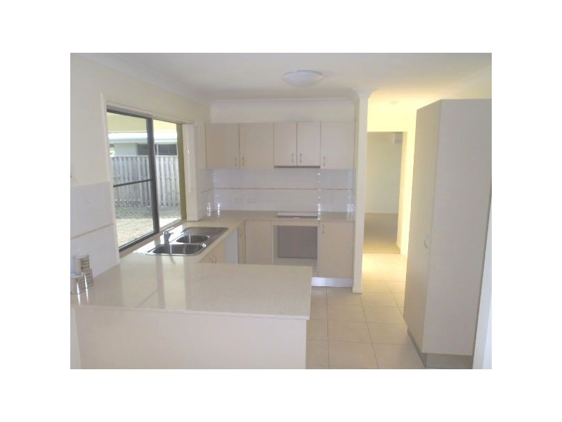 52 Schooner Ave, Shoal Point QLD 4750