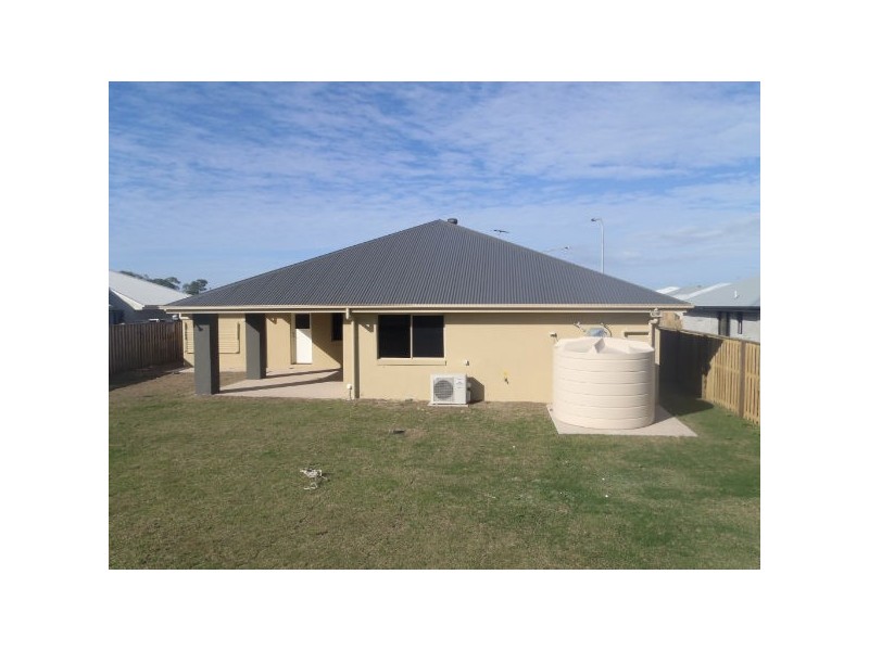 52 Schooner Ave, Shoal Point QLD 4750