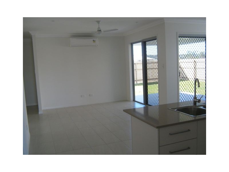 17 Summergold St, Mount Low QLD 4818