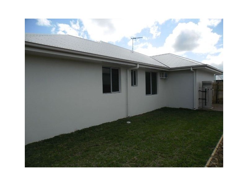 4 Chislett Court, Mount Low QLD 4818