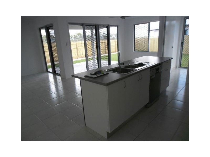 4 Chislett Court, Mount Low QLD 4818