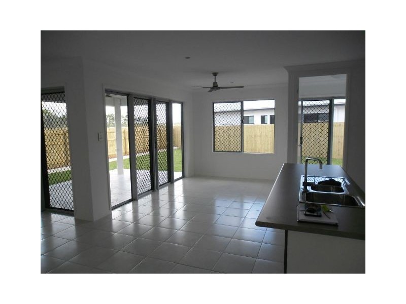 4 Chislett Court, Mount Low QLD 4818