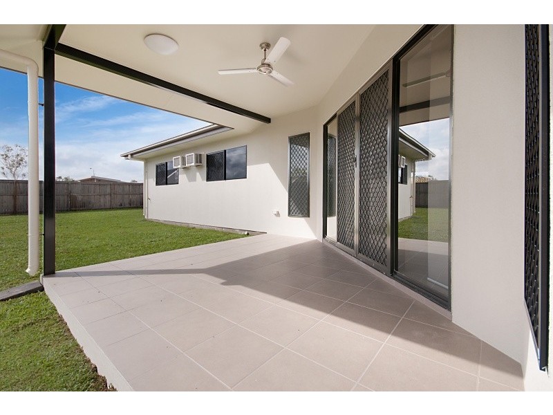 3 Black Apple Ave, Mount Low QLD 4818