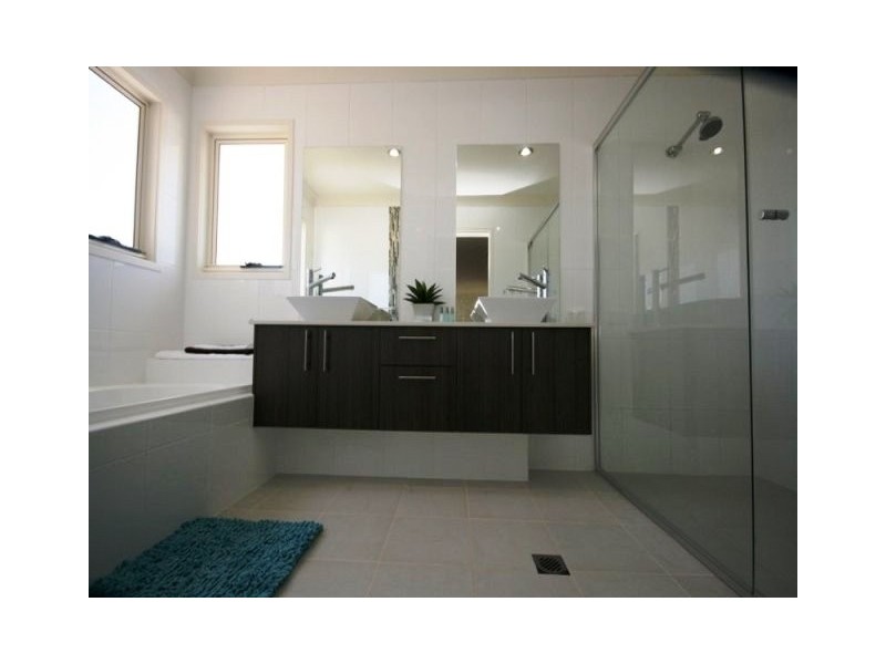 32 Peregrin Cr, Coomera QLD 4209