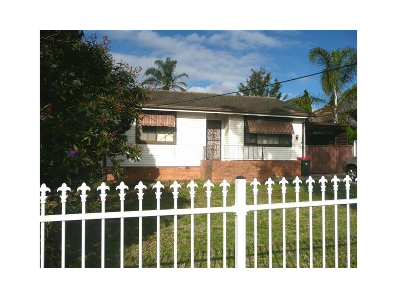 12 Hull Avenue, Lurnea NSW 2170