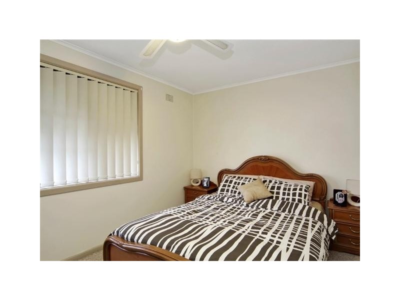 12 Hull Avenue, Lurnea NSW 2170