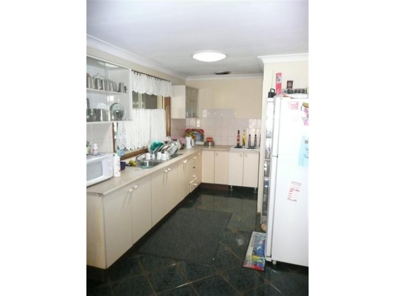 100 COCKATIEL CIRCUIT, Green Valley NSW 2168