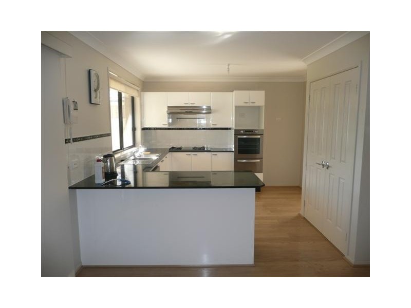 12 MOY CLOSE, Prestons NSW 2170