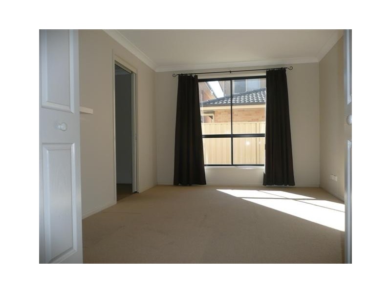 12 MOY CLOSE, Prestons NSW 2170