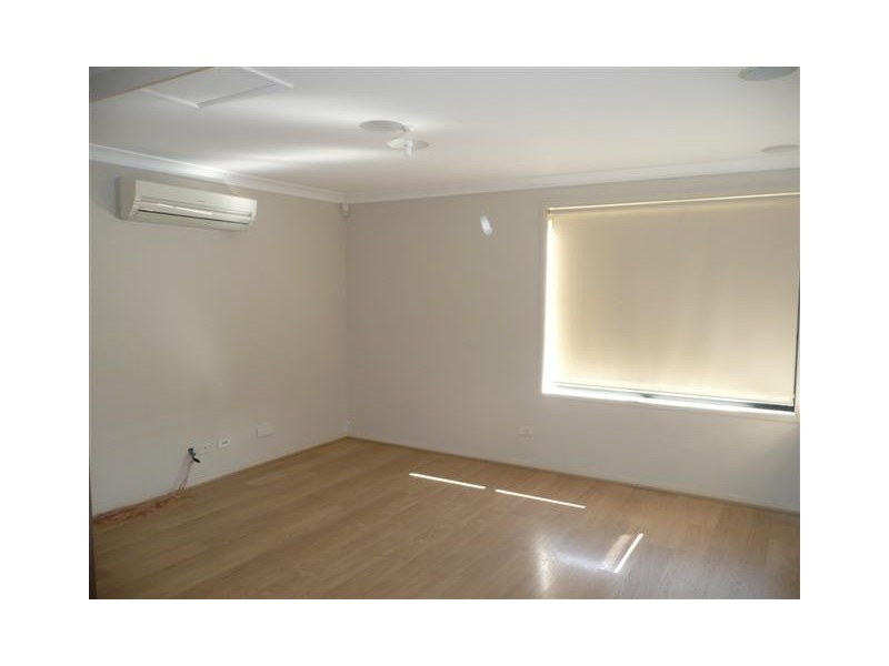 12 MOY CLOSE, Prestons NSW 2170