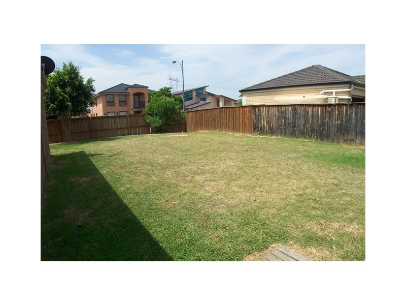 11 MOY CLOSE, Prestons NSW 2170