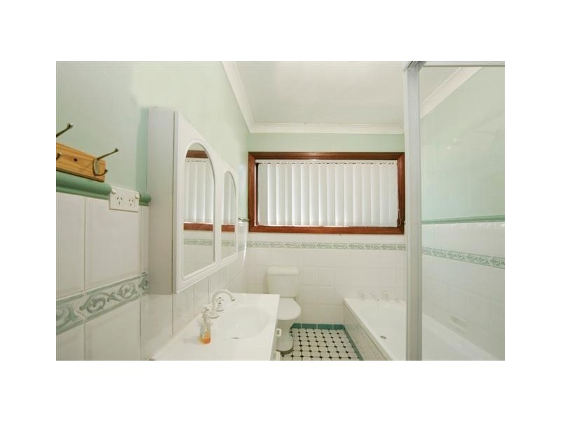 41 Stewart Avenue, Hammondville NSW 2170