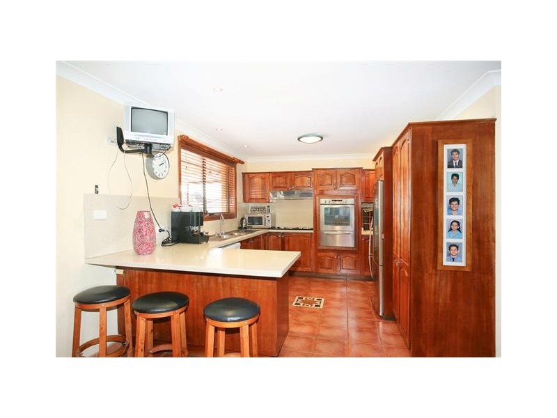 5 Waygara Avenue, Green Valley NSW 2168