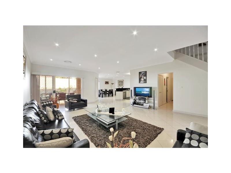 11 Garling Avenue, West Hoxton NSW 2171