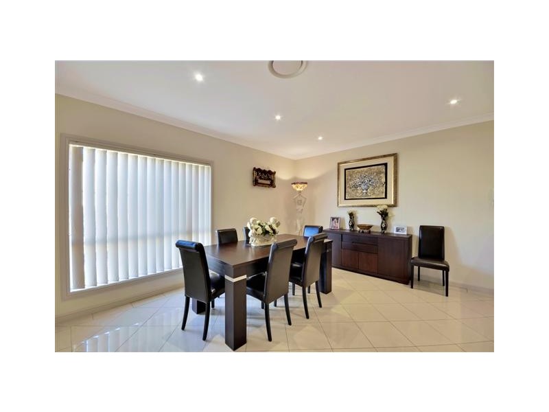 11 Garling Avenue, West Hoxton NSW 2171