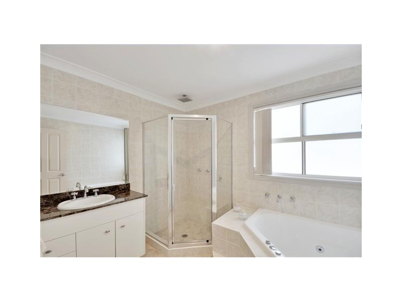 11 Garling Avenue, West Hoxton NSW 2171