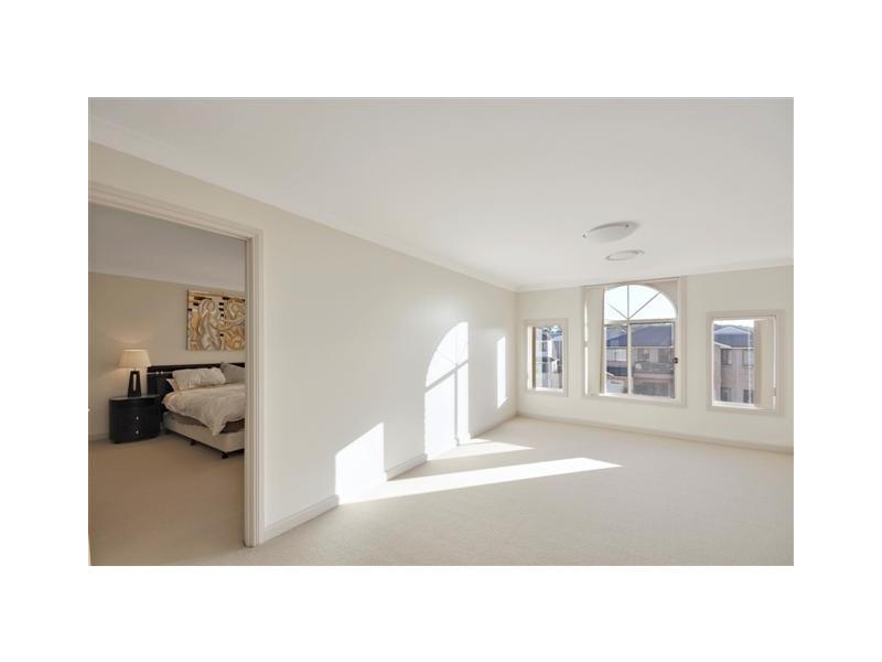 11 Garling Avenue, West Hoxton NSW 2171
