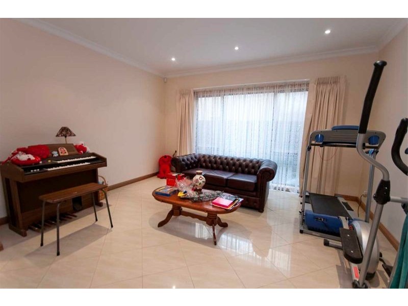 9 Azores Court, Mawson Lakes SA 5095