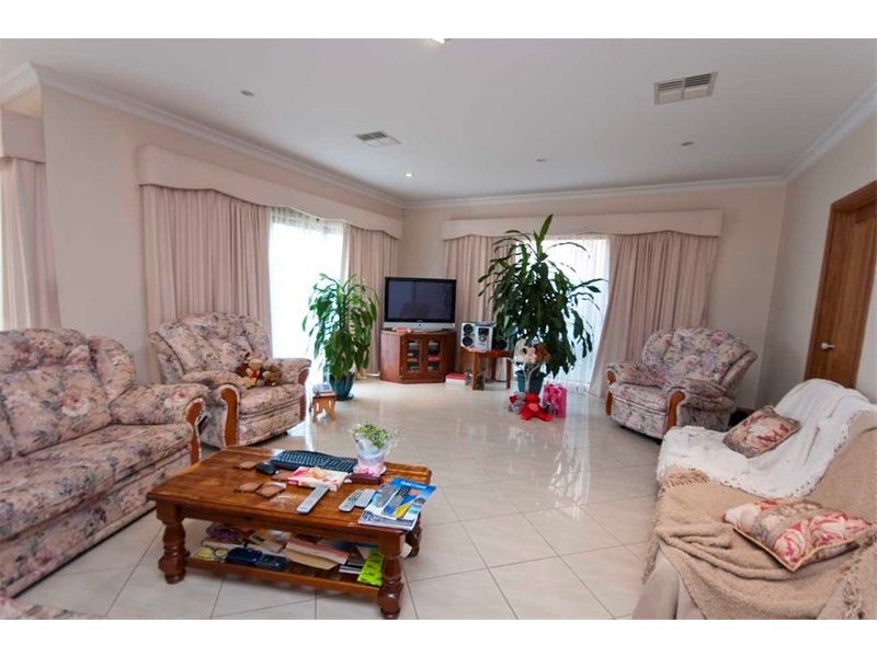 9 Azores Court, Mawson Lakes SA 5095