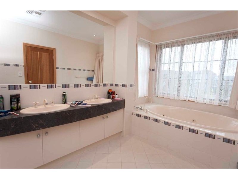 9 Azores Court, Mawson Lakes SA 5095