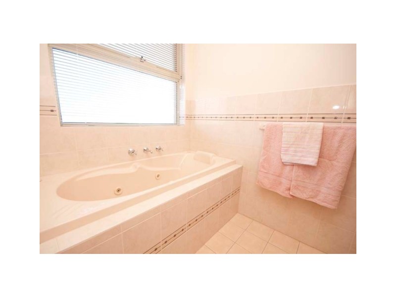 17 Everglade Street, Mawson Lakes SA 5095