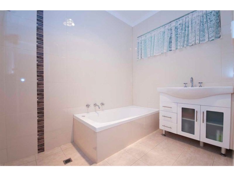 1 De Rose Street, Flagstaff Hill SA 5159