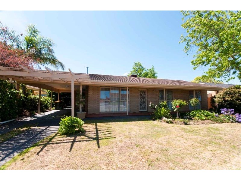 17 Windermere Ave, Novar Gardens SA 5040