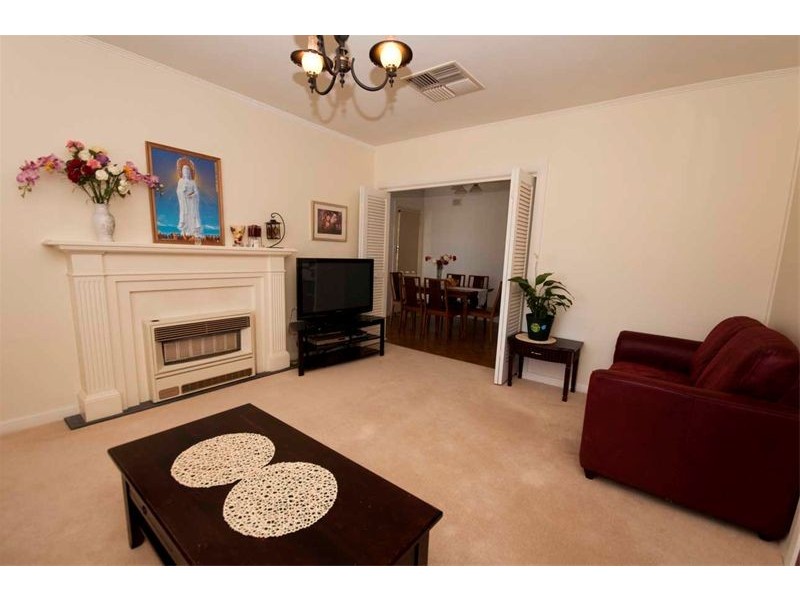 17 Windermere Ave, Novar Gardens SA 5040