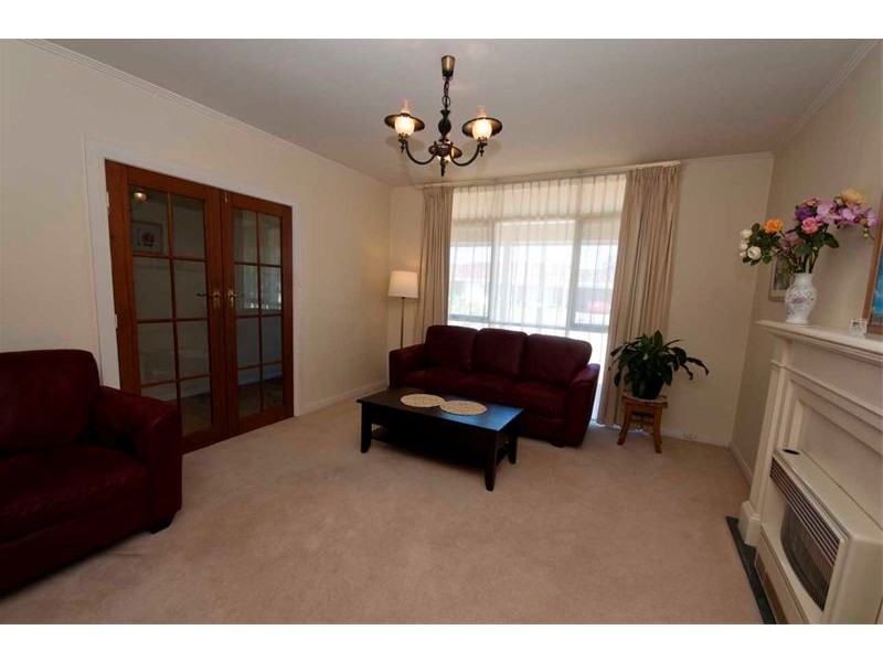 17 Windermere Ave, Novar Gardens SA 5040