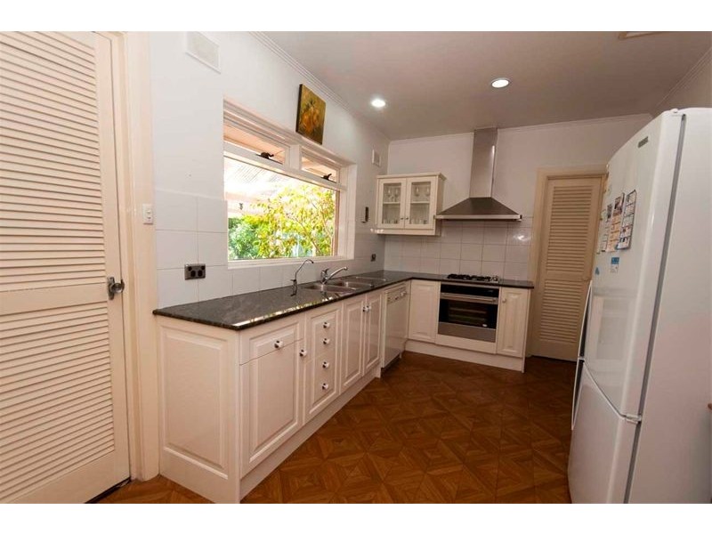 17 Windermere Ave, Novar Gardens SA 5040