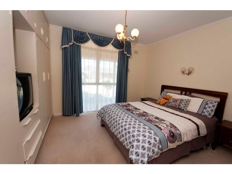 17 Windermere Ave, Novar Gardens SA 5040