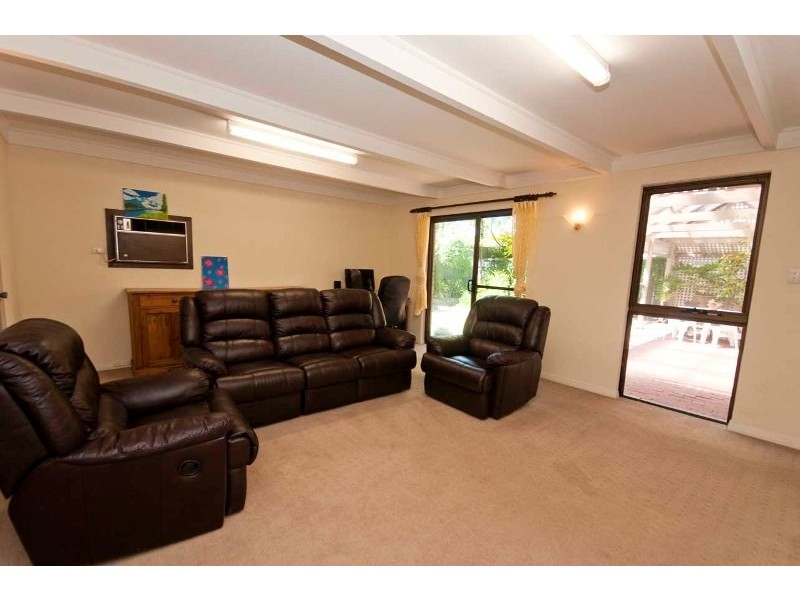 17 Windermere Ave, Novar Gardens SA 5040