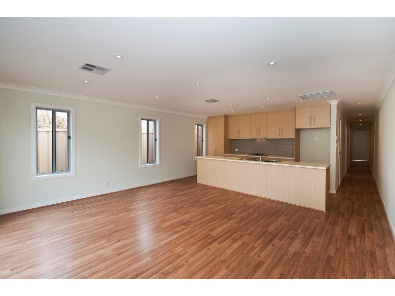 Residence 2 68 White Crescent, Seacombe Gardens SA 5047