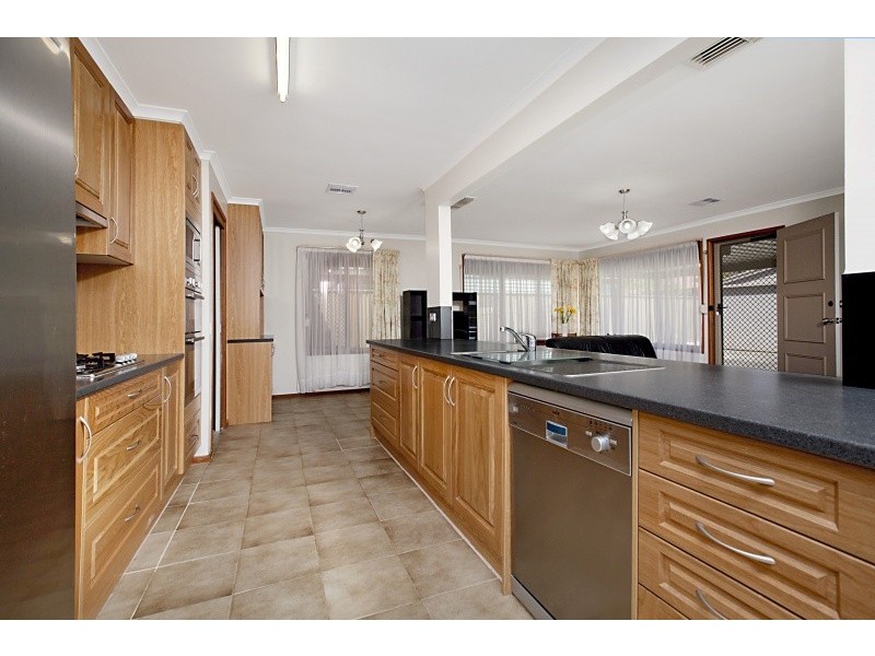 11 Pantowora Drive, Hope Valley SA 5090