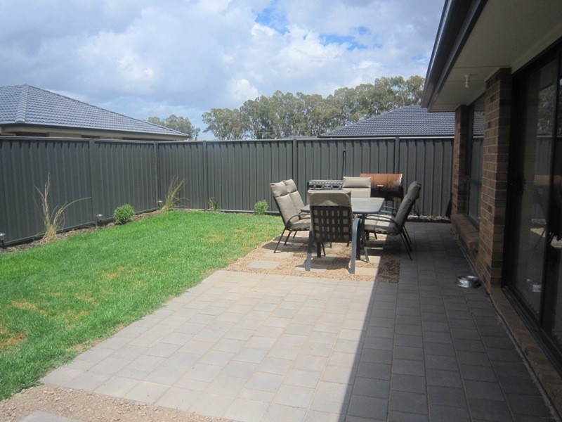 43 Coonawarra Avenue, Andrews Farm SA 5114