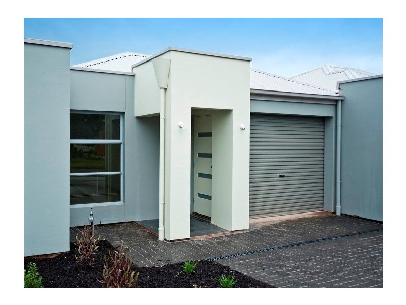 Residence 2 68 White Crescent, Seacombe Gardens SA 5047