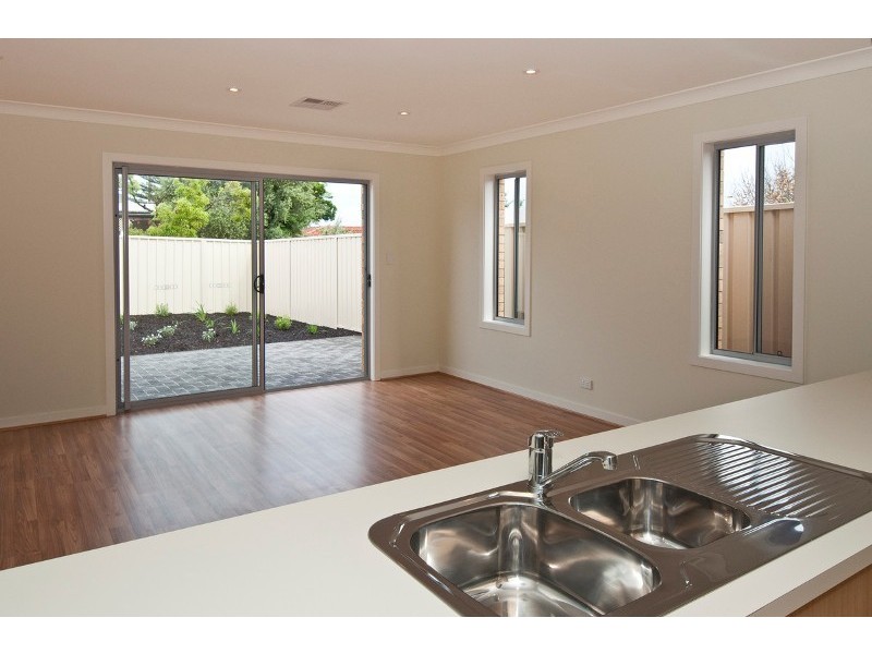 Residence 2 68 White Crescent, Seacombe Gardens SA 5047