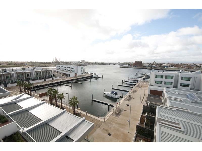 Apt 502, 1-2 Tarni Court, New Port SA 5015