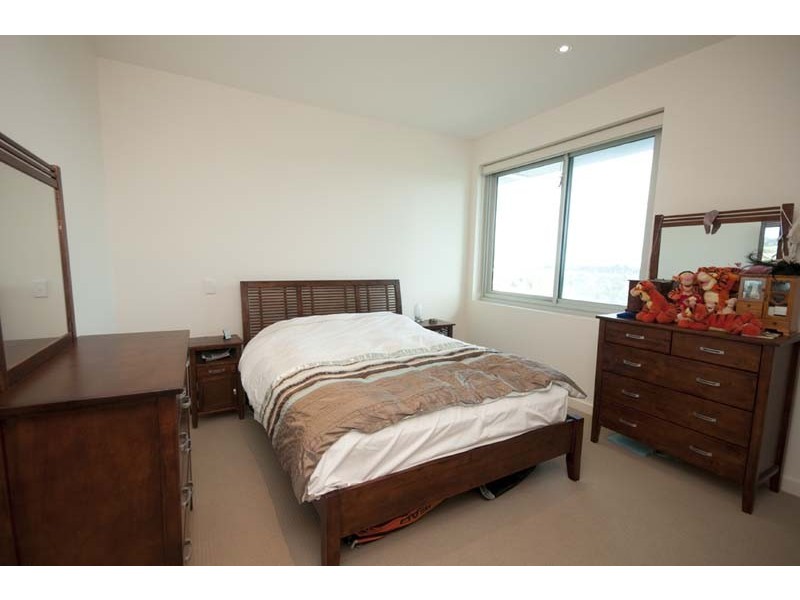 Apt 502, 1-2 Tarni Court, New Port SA 5015