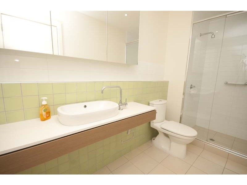Apt 502, 1-2 Tarni Court, New Port SA 5015
