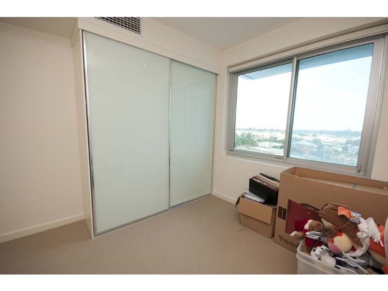 Apt 502, 1-2 Tarni Court, New Port SA 5015