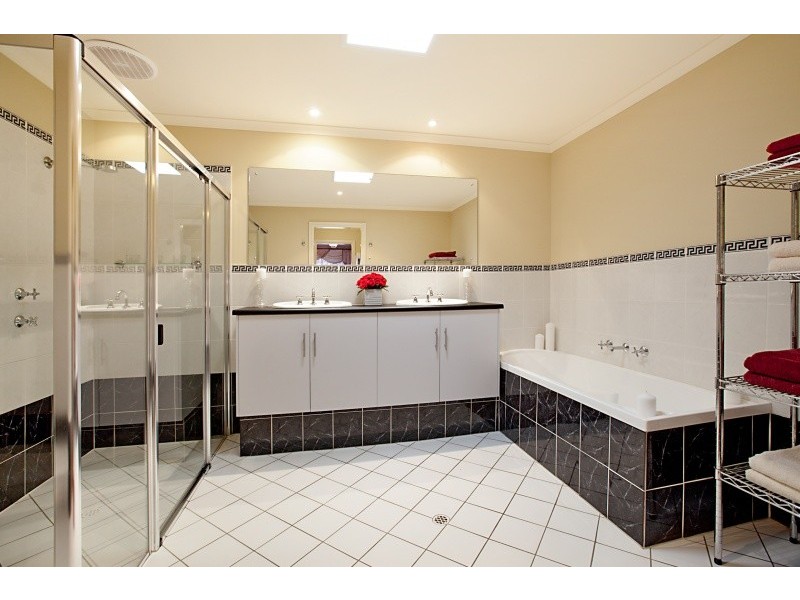 14 Jackaroo Crescent, Walkley Heights SA 5098