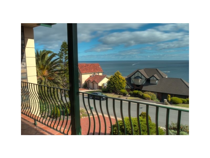 8 Arafura Court, Hallett Cove SA 5158